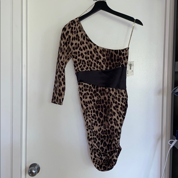 RUCHED SIDES ONE SHOULDER LEOPARD PRINT DRESS - Picture 5 of 6